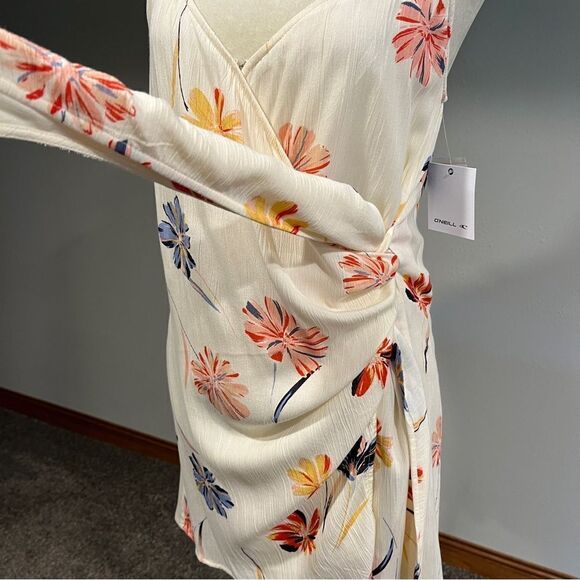 O'Neill Marlo Cream Floral Print NWT Wrap Dress - Picture 9 of 16